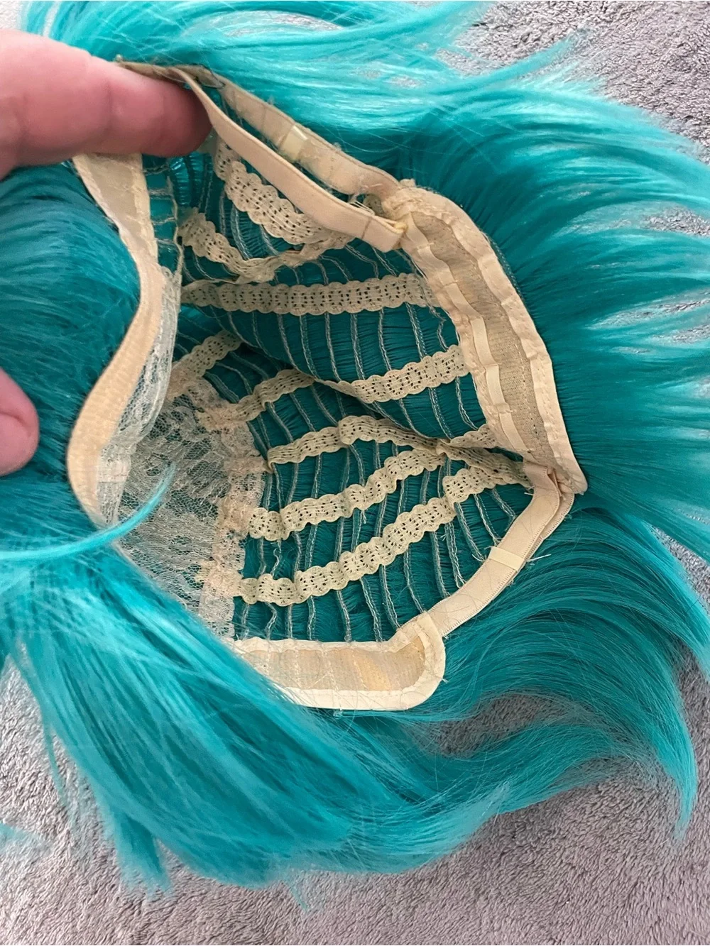 Hunigir vibrant teal